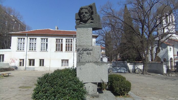 sz-pametnik-vasil-levski