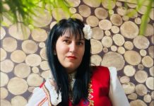 Учителка от Чирпан превърна любовта към народната песен в увереност, труд и мечти за своите „Славейчета“