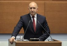 Румен Радев: „Лукойл“ има достатъчно запаси от суров петрол и дизел